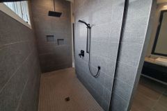 B68-Master-shower-with-dual-entry-and-rain-shower